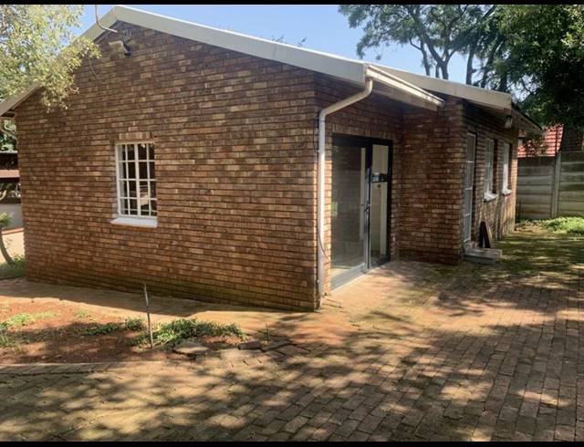 90M² BUSINESS CENTRE TO LET IN SAXONWOLD